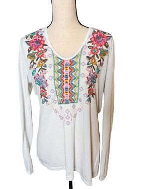 Johnny Was Embroidered Floral Long Sleeve Tee Scoop Neck White/Ivory Size Medium